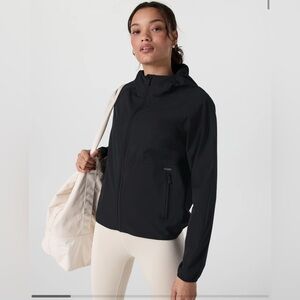 Vuori Women's Renew Hooded Trainer Shell/Windbreaker/Raincoat